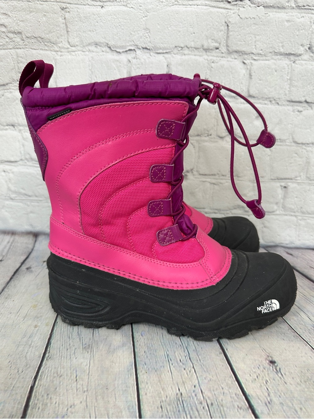The North Face Size 6 Alpenglow IV Big Kid Cabaret Pink Black Waterproof Boot